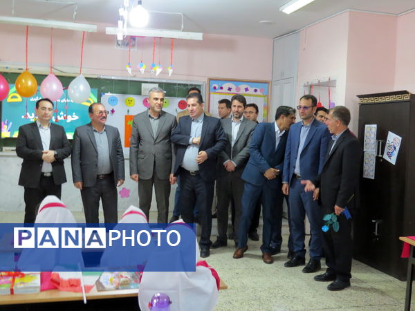 نواختن زنگ اول مهر در مدرسه شهدا فرهنگی 