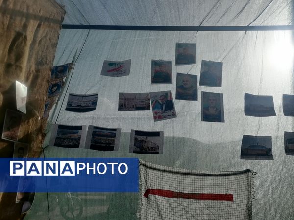 نمایشگاه شهدایی وروایتگری راوی دفاع مقدس در گلزار شهدای شهر بار نیشابور 