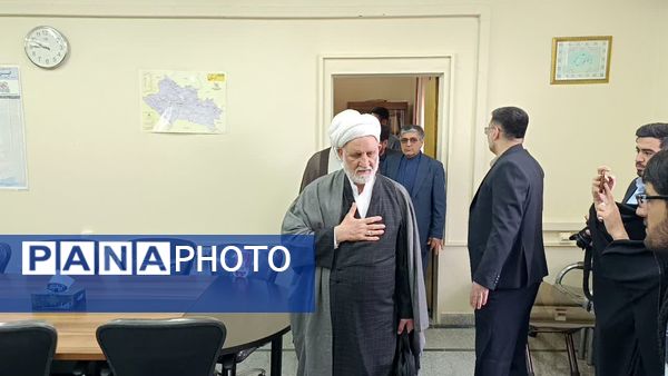 بازدید میدانی دادستان انتظامی قضات در کوهدشت و دیدار با کارکنان و خانواده شهدا