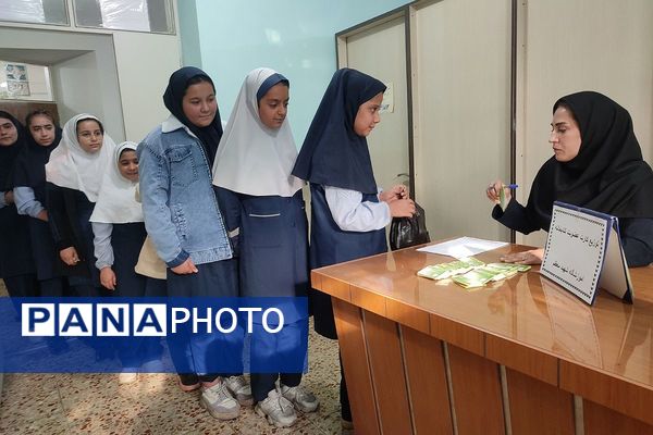 دانش‌آموزان دبستان شهید معظم کارت عضویت گرفتند