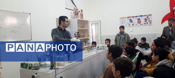 بازدید دانش آموزان دبستان پسرانه فضیلت از پژوهشسرای رازی 