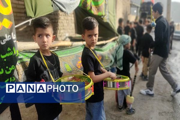 مراسم عزاداری و زنجیرزنی هیئات مذهبی شهر بار در روز تاسوعا حسینی 