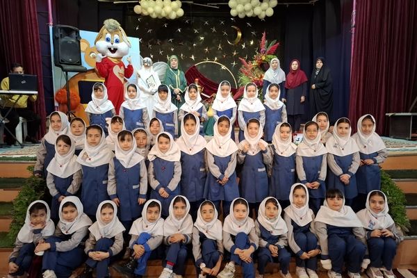 جشن یلدا ۱۴۰۴ در مدرسه ۱۷ شهریور شهرستان بجنورد 