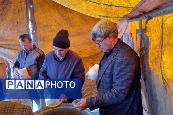 پذیرایی موکب شهدای فیروزکوه در روز شهادت حضرت فاطمه (س).