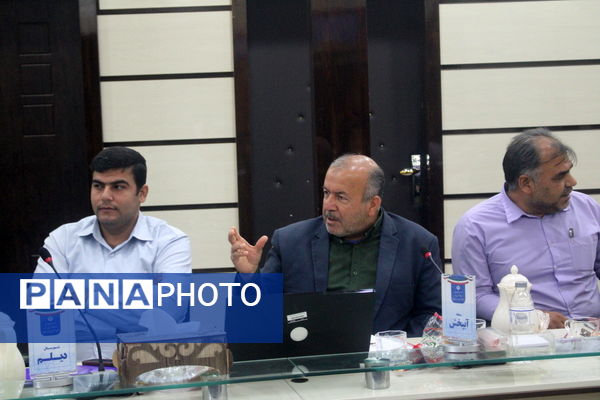 کارگاه آموزشی آشنایی با قانون و آیین‌نامه رسیدگی به تخلفات اداری در بوشهر