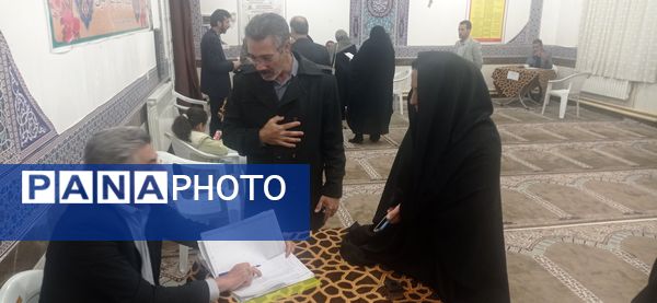 جلسه دیدار چهره به چهره والدین با دبیران در کاشمر