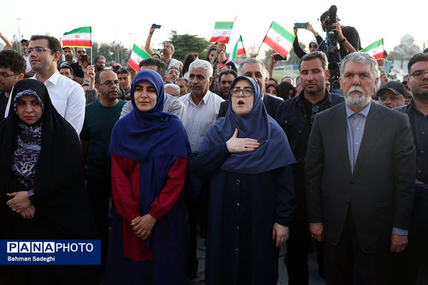 اجرای ارکستر سمفونیک تهران در میدان آزادی