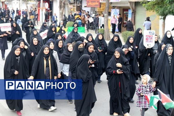 شرکت دانش‌آموزان اردبیلی در راهپیمایی یوم‌الله ۱۳ آبان