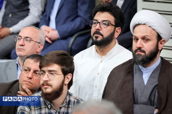 دیدار جمعی از معلمان با رهبر معظم انقلاب
