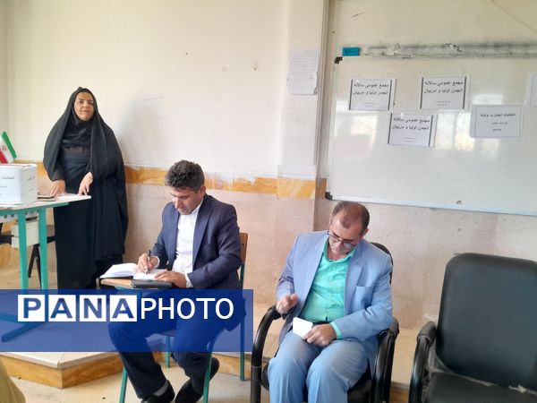 برگزاری جلسه آییننامه انجمن اولیا و مربیان در دبیرستان خدیجه کبری منطقه زاغه