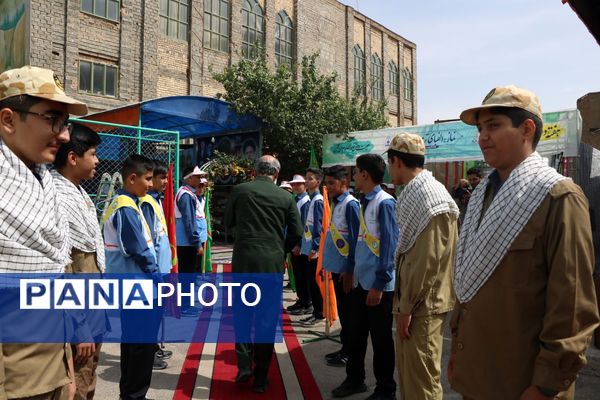 زنگ نماز در دبیرستان برزگر با حضور آیت الله علم الهدی 