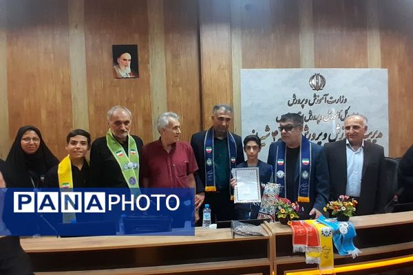 نشست صمیمی مدیر و معاون پرورشی ناحیه 4 شیراز با مربیان، پیشتازان و خبرنگاران پانا