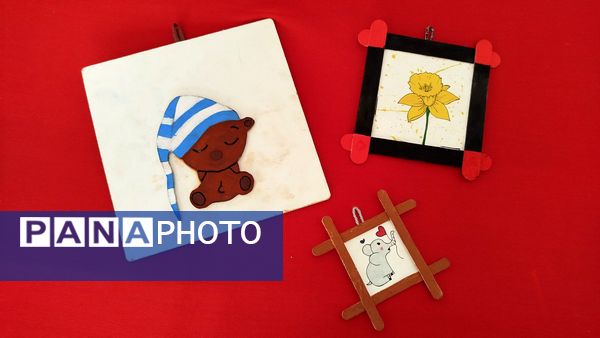 هم‌زمان با هفته فرهنگ و هنر؛ آثار هنری دانش‌آموزان دبیرستان بنت‌الهدی صدر در نورآباد به نمایش درآمد