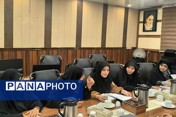 از پنج قطب تا یک هدف