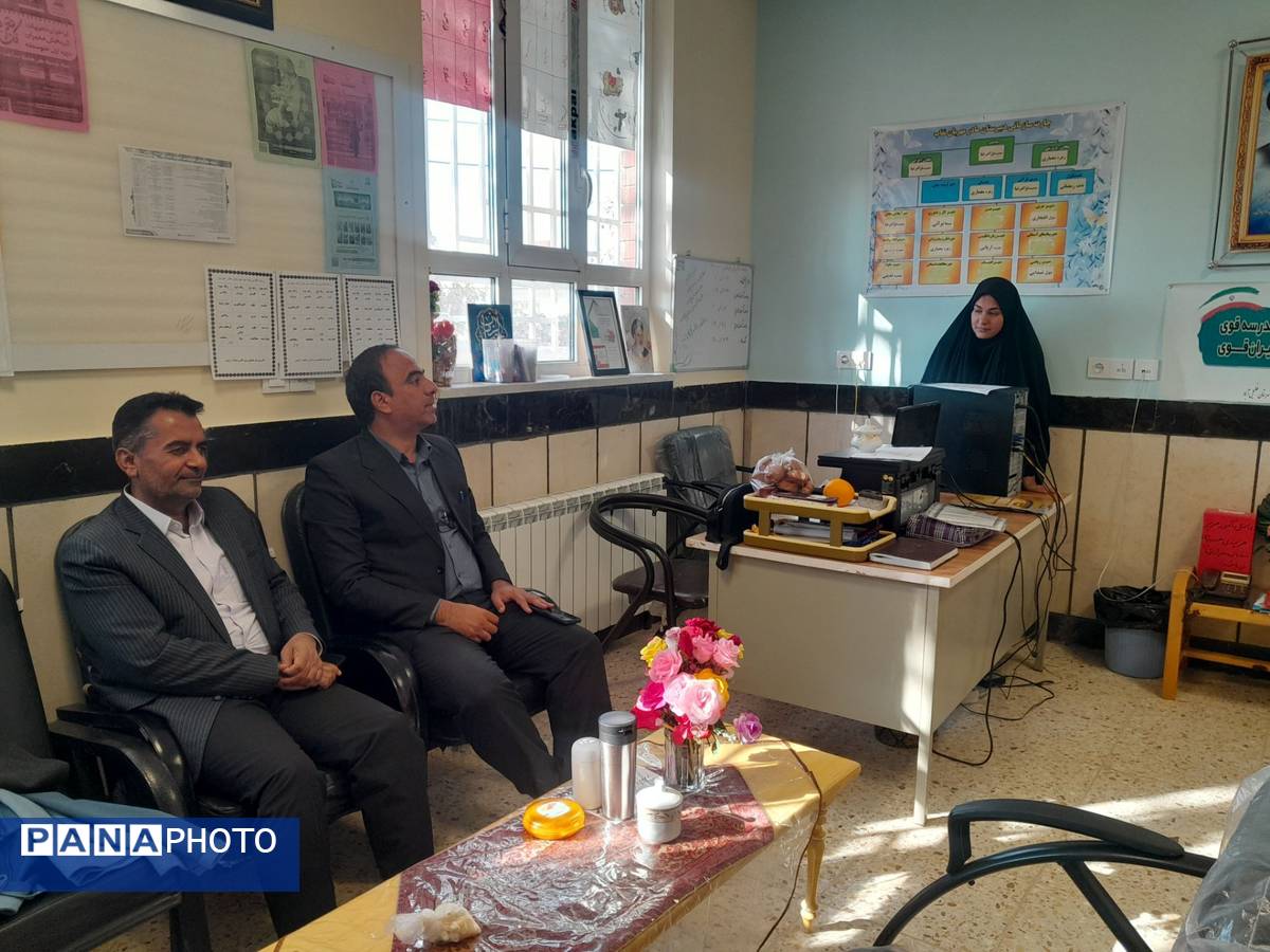 بازدید مسئولین اداره آموزش و پرورش از دبیرستان مادرمهربان خلیل آباد