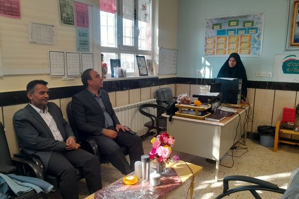 بازدید مسئولین اداره آموزش و پرورش از دبیرستان مادرمهربان خلیل آباد