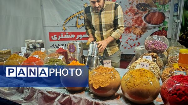 نمایشگاه خدمت 46 به مناسبت هفتهٔ بسیج در نیشابور 
