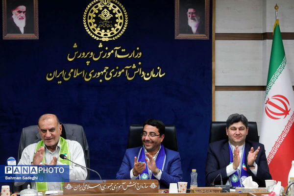 نشست قائم مقام سازمان دانش آموزی با معاونان پرورشی، تربیت‌بدنی و مسئولان سازمان دانش‌آموزی آذربایجان شرقی
