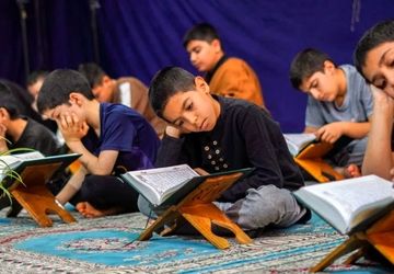 راز و نیاز دانش آموزان با خدا در مراسم معنوی اعتکاف