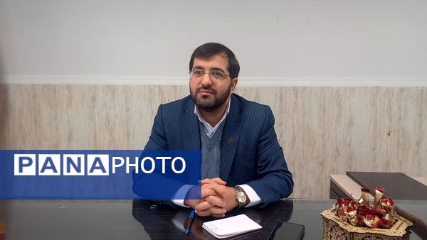 حضور مدیر آموزش و پرورش ملارد در جمع دانش‌آموزان برتر مسابقات قرآنی و فرهنگی هنری دبیرستان شاهد شهدای اقتدار