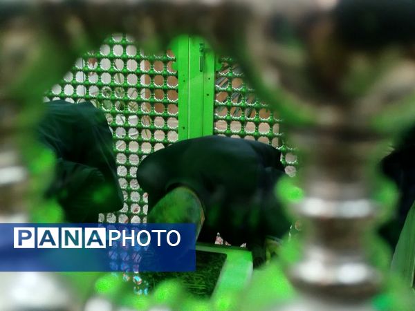 آیین غبارروبی ضریح مطهر امامزاده حمزه بن موسی کاظم (ع)