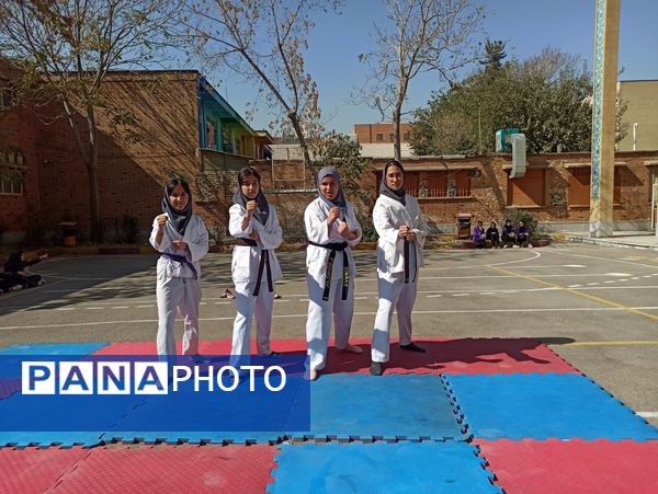 المپیاد ورزشی درون مدرسه ای در دبیرستان دخترانه ۱۳ آبان