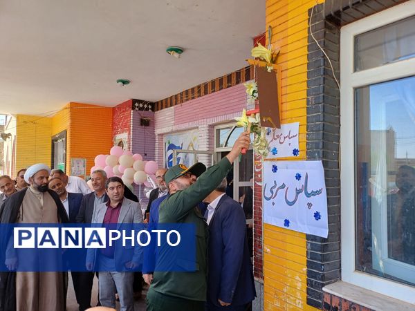 نواختن زنگ سپاس معلم در دبستان دخترانه شاهد نرگس