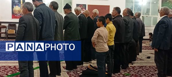 نماز جماعت در شب میلاد حضرت زهرا س در خلیل آباد