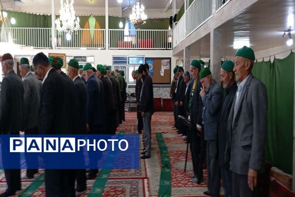 نماز جمعه همزمان با ایام فاطمیه در مسجد جامع شهر بارنیشابور
