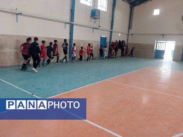 شادی و هیجان دانش‌آموزان در سالن ورزشی 