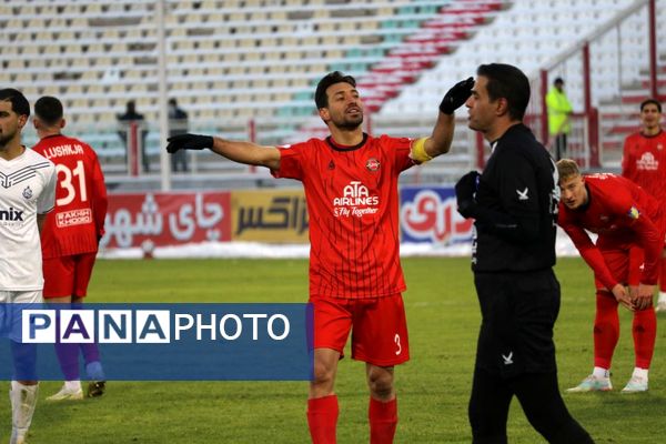 بازی تراکتور و ملوان در تبریز