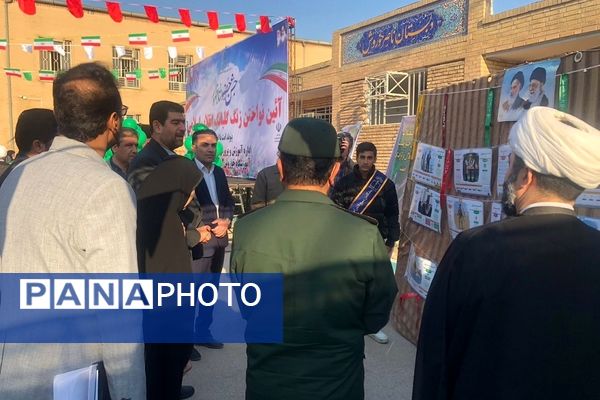 نواخته شدن زنگ گلبانگ انقلاب اسلامی در دبیرستان خوروش2 کارون