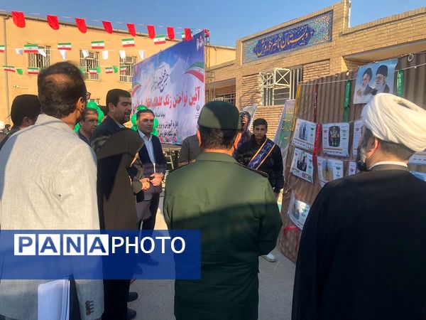 نواخته شدن زنگ گلبانگ انقلاب اسلامی در دبیرستان خوروش2 کارون