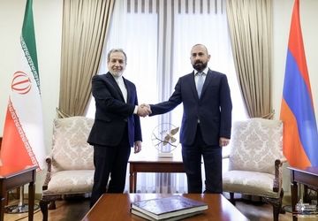 رایزنی تلفنی عراقچی و میرزویان درباره صلح باکو و ایروان