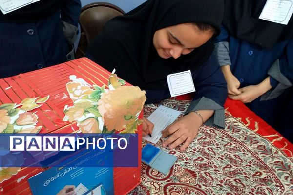انتخابات شورای دانش‌آموزی در تمام مدارس شهرستان ملارد 