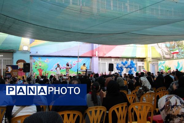 جشن شکوفه‌ها در دبستان منوچهر رزاقی ناحیه۳ مشهد