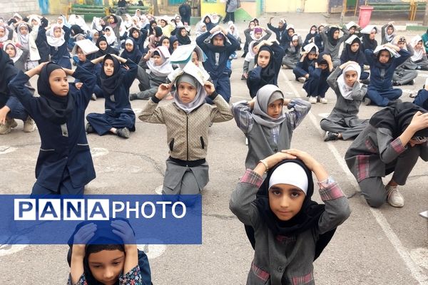 بیست و ششمین مانور زلزله در دبستان شهیدان فاضل الحسینی ۱