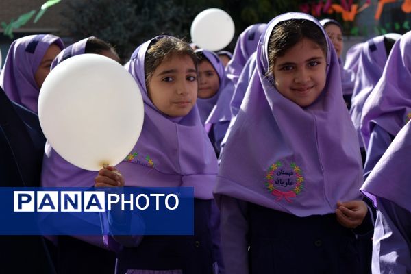 جشن میلاد حضرت زینب(س) با حضور مادر پرستار در دبستان علویان بهارستاندو