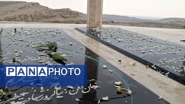 غبارروبی و عطر افشانی مزار شهدای گمنام شهر کهک 