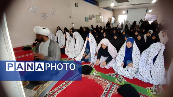 محفل نماز جماعت در دبیرستان شاهد تکتم