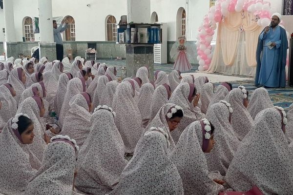 جشن تکلیف دختران دانش‌آموز پارسیان