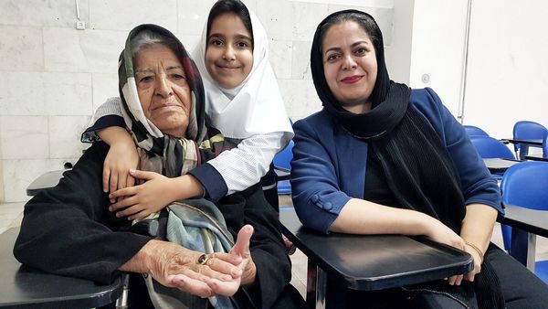 بزرگداشت هفته ملی سالمند در دبستان دخترانه سماء شیروان 