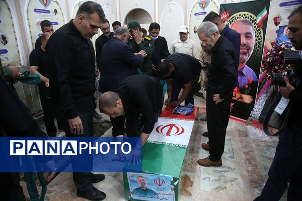 مراسم خاکسپاری پیکر قاضی شهید «علی قناعت‌کار» در قم