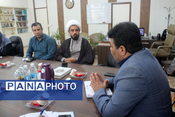 جلسه برنامه‌ریزی بزرگداشت هفته دفاع مقدس در اداره‌کل آموزش و پرورش استان بوشهر