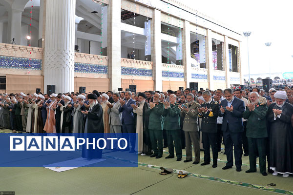 اقامه نماز عید فطر به امامت رهبر انقلاب اسلامی