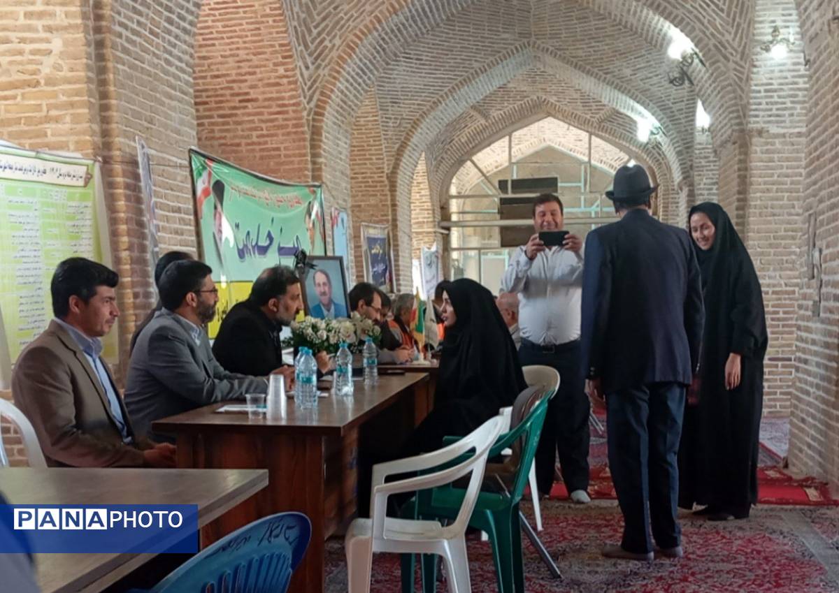 میز خدمت در نماز جمعه هفته چهارم آبان ماه در نیشابور