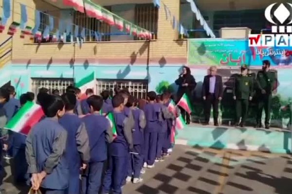 از فریادِ مرگ بر آمریکا تا اشکِ عزایِ مادر