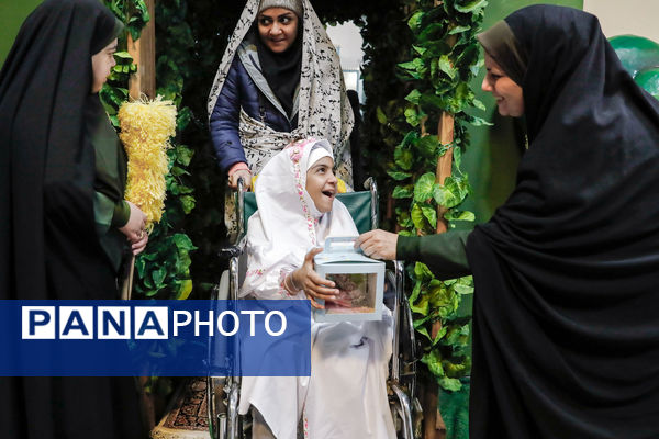 جشن تکلیف ۲۰۰ دانش آموز بانیاز ویژه مشهدی در رواق کودک حرم مطهر رضوی 