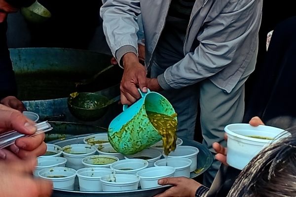 توزیع آش نذر ظهور در کاشمر 