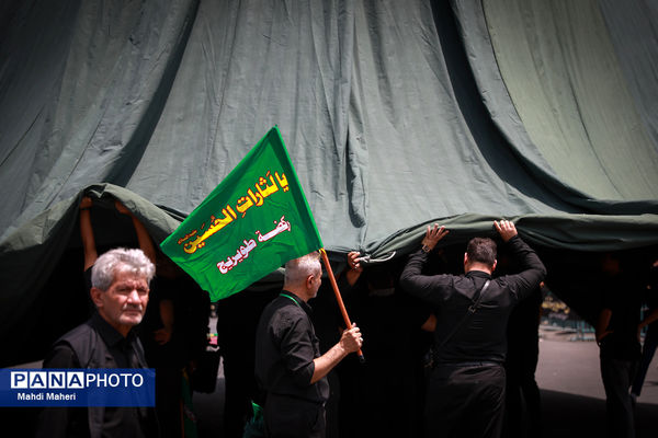 خیمه‌سوزان ظهر عاشورا در چهارراه گلوبندک تهران